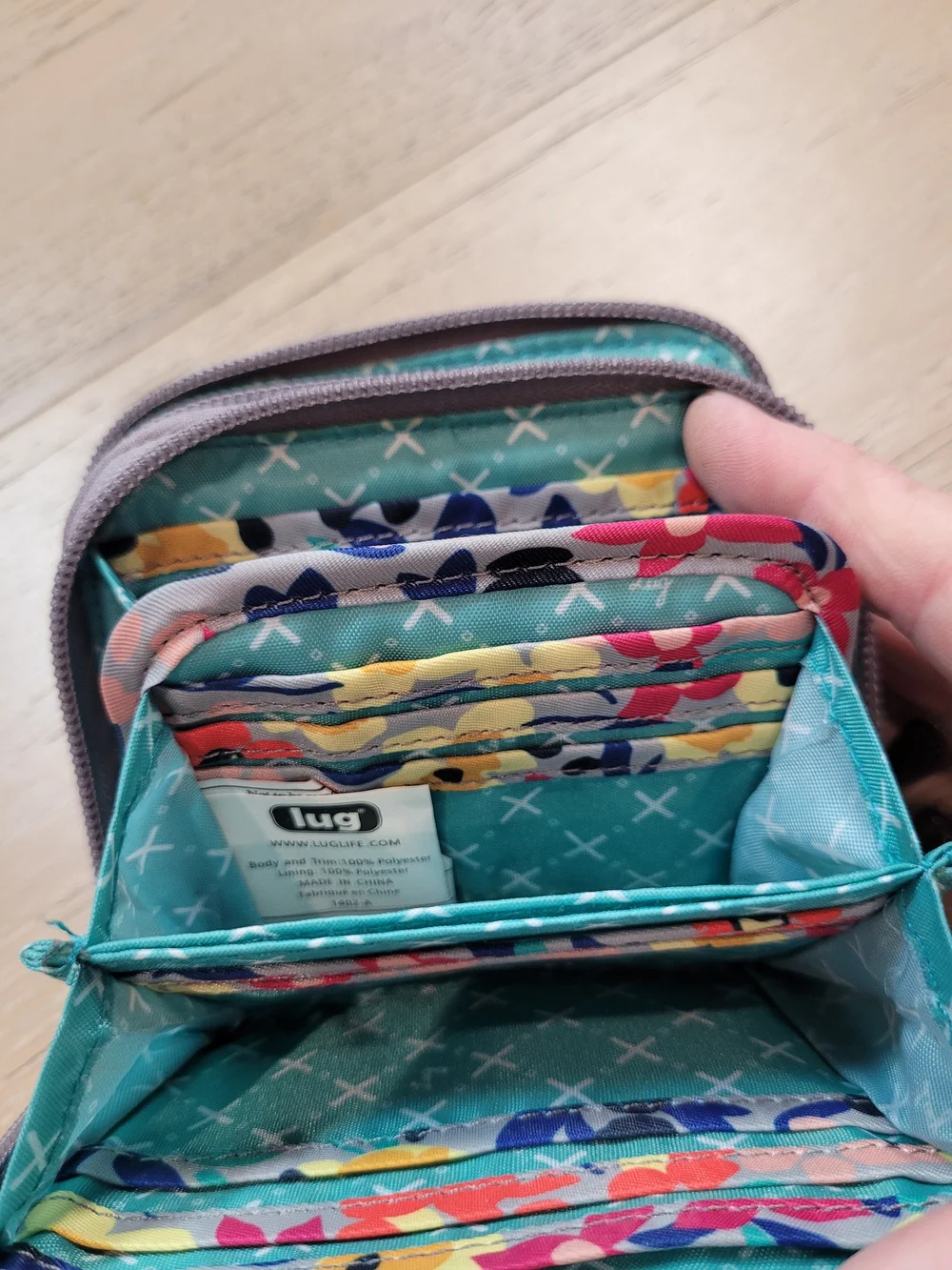 EUC lug Wallet Splitz RFID Security Grey/Floral Zip Bi Fold Women's Wallet
